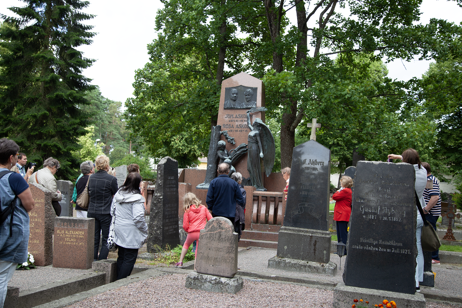 Näsinmäen tarinoita Porvoon hautausmaalla