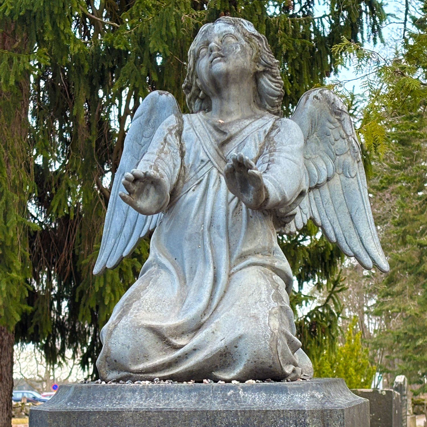 Porvoon Näsinmäen hautausmaa, enkeliveistos